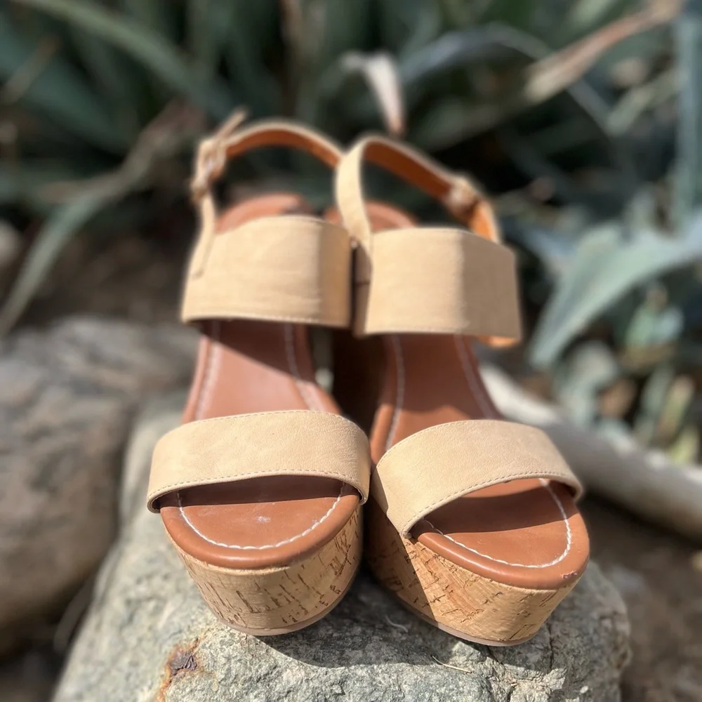 X2B | Chic Tan Cork Wedge Sandals 9